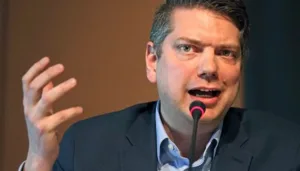 alaska-democrat-drops-out-of-governor-race,-citing-funding-concerns