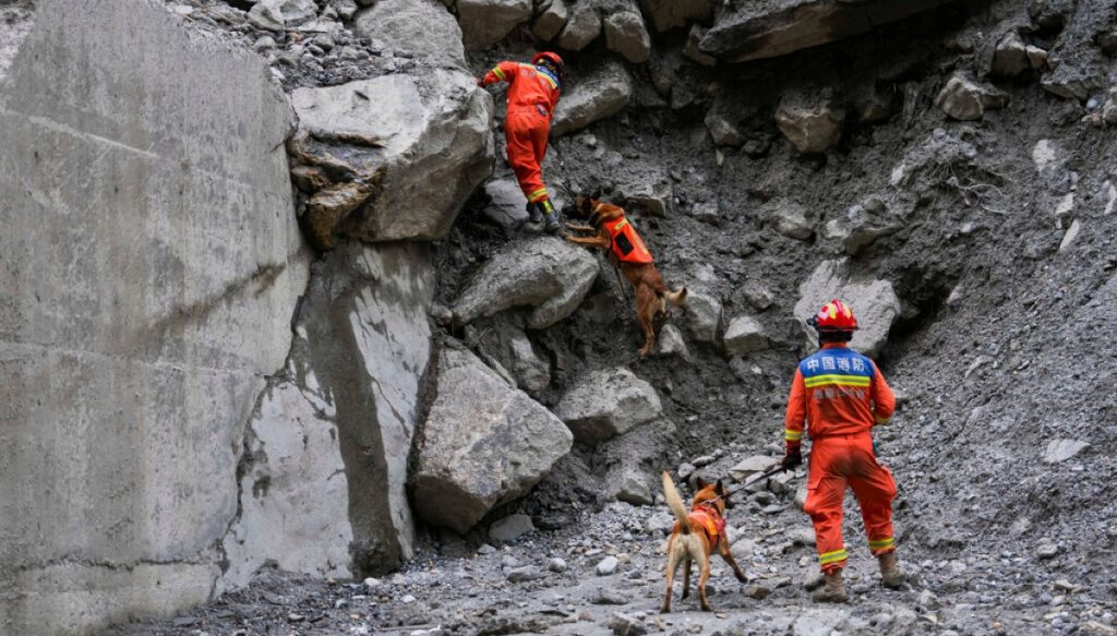 death-toll-from-nepal-floods-tops-900