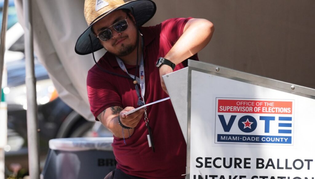 usps-work-to-adhere-to-trump’s-mail-in-order-rushed-and-‘sloppy’:-whistleblower