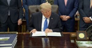 watch-live:-president-trump-meets-with-us-travel-executives-*-the-gateway-pundit-*-by-cristina-laila