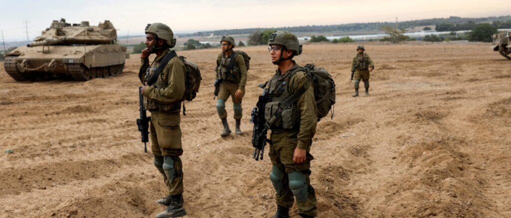 fact-check:-no,-this-photo-does-not-show-american-soldiers-praying-before-being-deployed-to-israel
