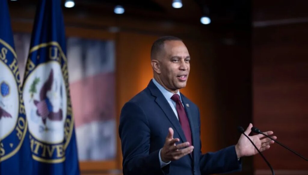 jeffries-open-to-allowing-lawmakers-to-wear-sneakers-in-speaker’s-lobby