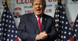 watch-live:-donald-trump-holds-rally-in-florida-opposite-gop-debate