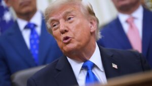 trump-sends-holiday-wishes-to-‘radical-left-lunatics’-while-posting-slew-of-‘new-america’-maps