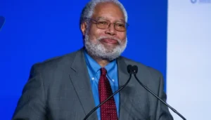 lonnie-bunch-to-step-down-as-smithsonian-secretary 