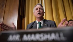 kansas-republicans-buck-trump-over-threat-to-ban-canadian-jets