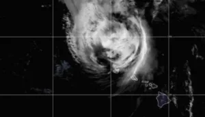hawaii’s-western-islands-hit-by-fierce-winds-from-hurricane-lowell,-leaving-extensive-damage