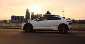 lyft-sees-a-future-for-its-drivers-in-a-driverless-world:-servicing-waymos