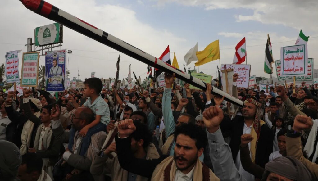 houthis-seize-port-city-in-offensive-aimed-toward-bab-el-mandeb-strait