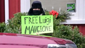 new-york-city-to-amend-press-credential-process-after-fans-disrupt-mangione-trial