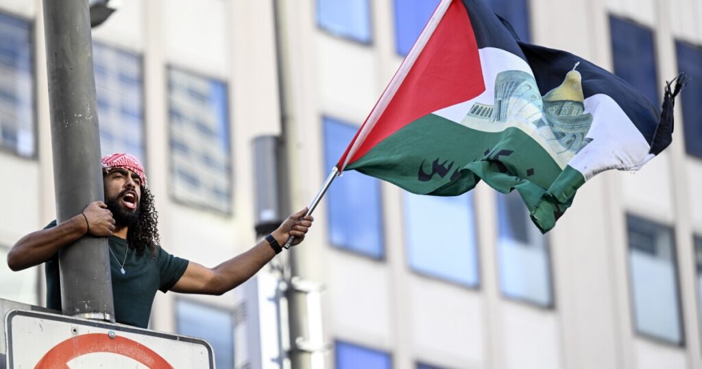 gal-gadot’s-hamas-terrorist-attack-screening-marred-by-wild-brawl-in-los-angeles