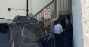 radical-muslim-abdul-el-sayed-seen-sneaking-into-chuck-schumer’s-back-door
