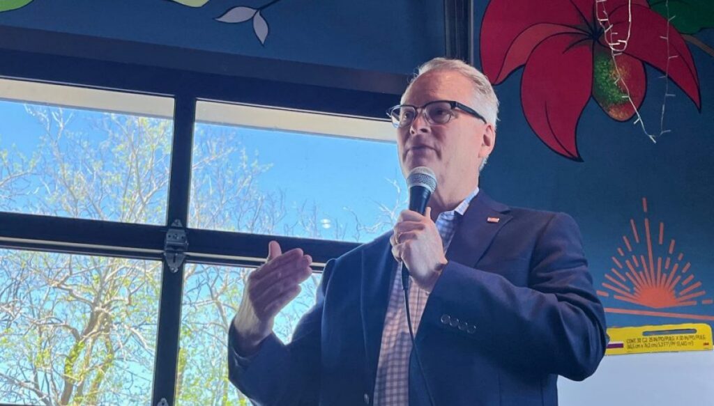 poll-puts-democrat-adam-hamilton-ahead-in-typically-red-kansas