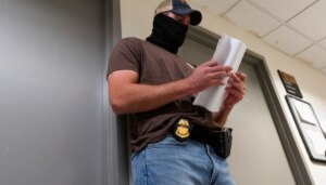 fbi-warns-ice-officers-of-doxxers-posing-as-‘tradwife’-dating-profiles