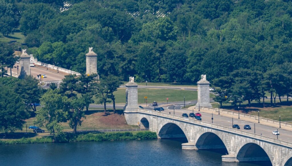 faa-advances-triumphal-arch-after-safety-hazard-review-on-planes