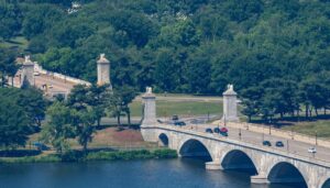 faa-advances-triumphal-arch-after-safety-hazard-review-on-planes