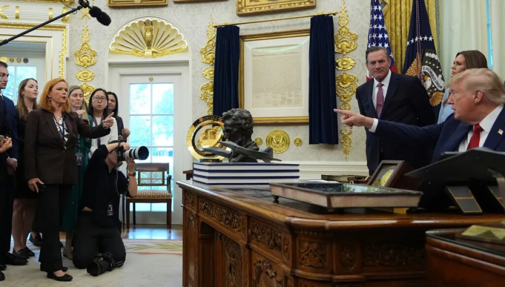 trump-sticks-with-maria-elvira-salazar-despite-criticism-of-his-immigration-policy