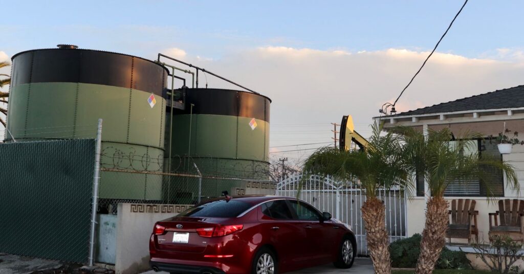 residents-harmed-by-oil-drilling-may-soon-receive-reparations-under-new-california-law
