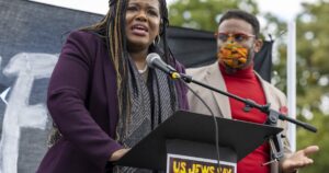 cori-bush-joins-veterans-in-calling-for-ceasefire-in-israel:-‘take-the-path-of-love’
