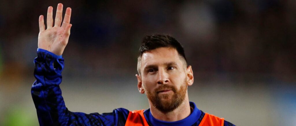 fact-check:-no,-photo-does-not-show-lionel-messi-holding-up-an-israeli-flag