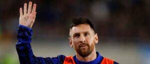 fact-check:-no,-photo-does-not-show-lionel-messi-holding-up-an-israeli-flag