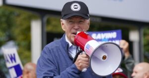 biden-courts-coveted-uaw-endorsement-as-counter-to-trump’s-midwest-blue-collar-appeal