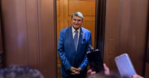 joe-manchin-hits-the-road-to-‘save-the-nation’-amid-2024-speculation