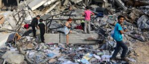 fact-check:-image-purporting-to-show-palestinians-eating-amid-rubble-is-ai-generated