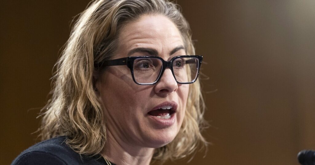 kyrsten-sinema-is-facing-one-big-problem-after-ditching-the-democratic-party-to-run-on-her-own
