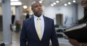 tim-scott-returns-to-senate-as-gop-colleagues-grapple-with-trump’s-primary-lead