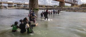 chicago-is-such-a-sh*thole,-migrants-are-fleeing-back-across-the-border