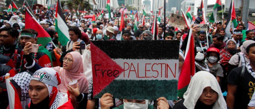 fact-check:-no,-this-video-does-not-show-italian-flags-at-a-pro-palestinian-protest