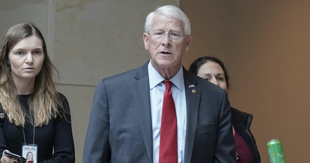 senate-finds-path-forward-on-annual-defense-bill-after-hourslong-stalemate