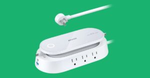 this-anker-charging-stand-is-my-living-room’s-new-best-friend
