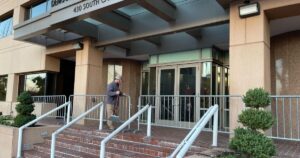 cleanup-underway-after-violent-protest-at-dnc-headquarters-leaves-six-officers-injured