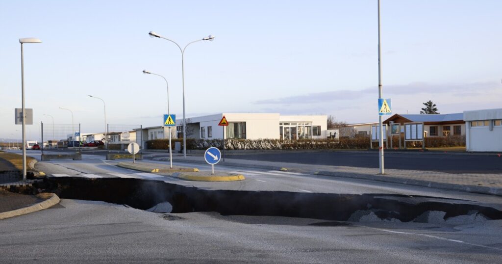 iceland-braces-for-volcanic-eruption-as-earthquakes-rock-country