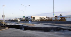 iceland-braces-for-volcanic-eruption-as-earthquakes-rock-country