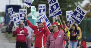 uaw-ratifies-contract-with-ford-motor-co.