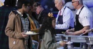 biden-shares-an-early-thanksgiving-meal-with-servicemembers-in-virginia