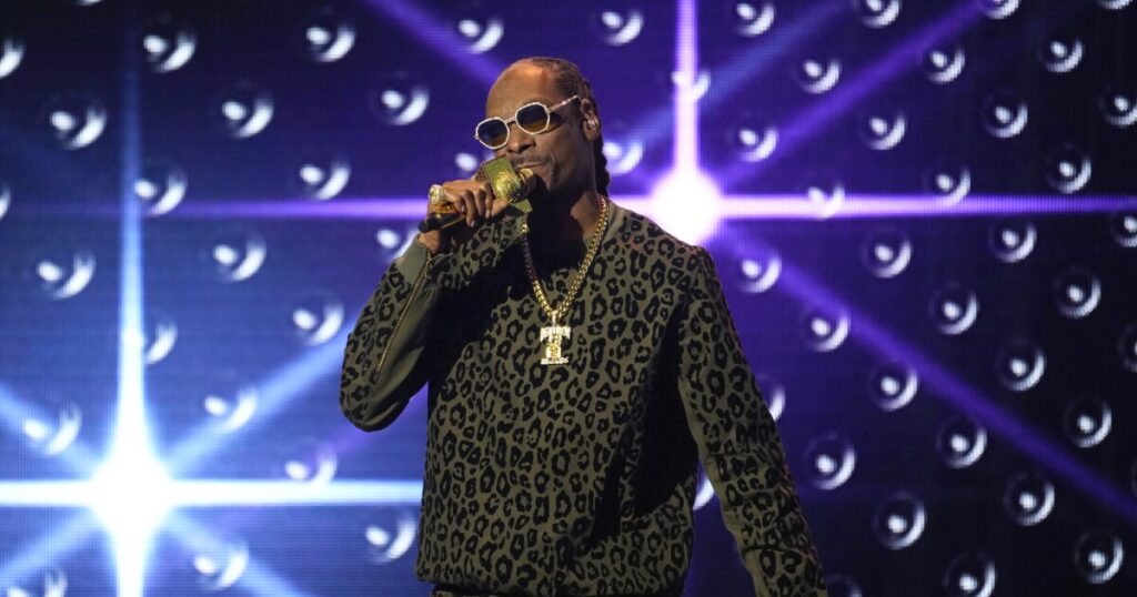 snoop-dogg-reveals-his-‘giving-up-smoke’-announcement-was-for-an-ad