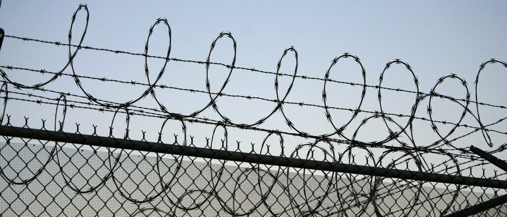 3-men-break-into-abandoned-jail,-accidentally-lock-themselves-in-cell