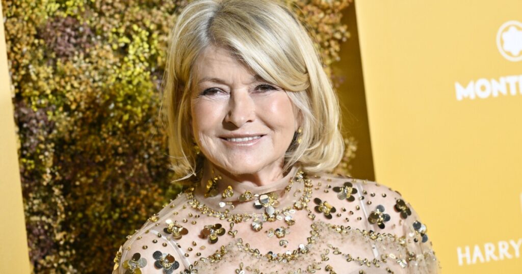 ‘queen-of-thanksgiving’-martha-stewart-is-‘turkeyed-out’-and-canceling-her-dinner-this-year