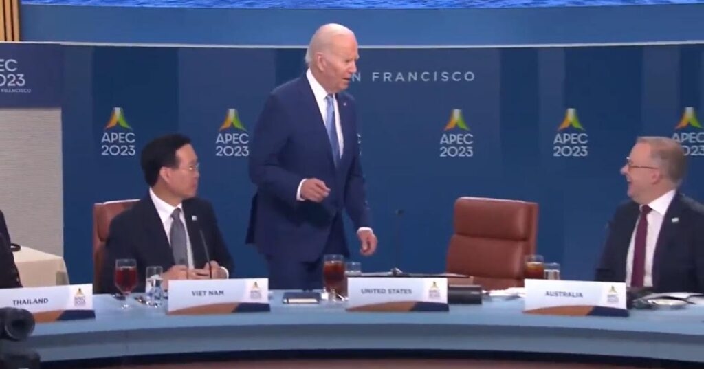 biden-‘jogs’-in-late-to-apec-summit,-struggles-to-read-pre-written-remarks-(video)