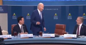 biden-‘jogs’-in-late-to-apec-summit,-struggles-to-read-pre-written-remarks-(video)