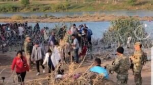 more-border-chaos-in-eagle-pass,-texas-as-illegal-aliens-with-sick-children-invade-us-(video)