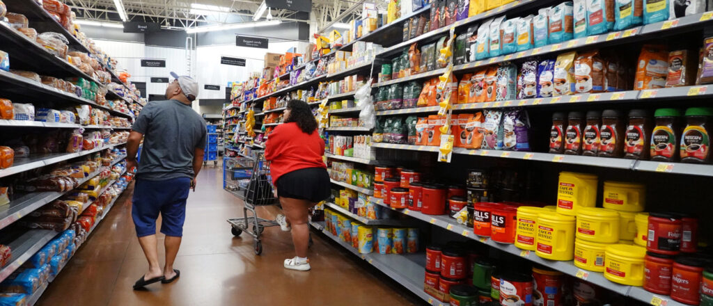 economic-stress-is-keeping-young-americans-up-at-night-heading-into-2024,-survey-finds