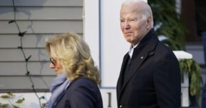 biden’s-stroll-through-nantucket-interrupted-by-pro-palestinian-protesters