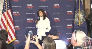 watch:-little-girl-embarrasses-nikki-haley-in-new-hampshire-during-town-hall-with-gov.-sununu