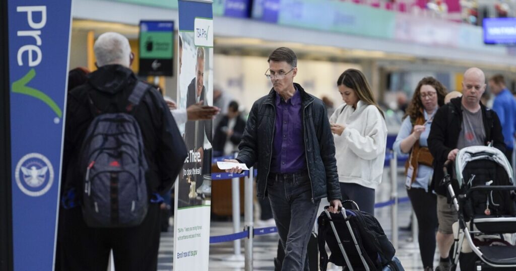 tsa-sees-record-gun-interceptions-heading-into-busy-holiday-travel-season