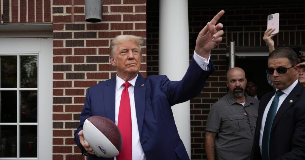 trump-to-attend-usc-clemson-game-as-he-aims-to-overshadow-haley-in-her-backyard